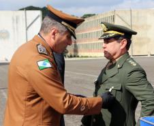 São Jose dos Pinhais, 20 de Maio de 2019. Solenidade alusiva ao Patrono da PMPR. Cel. Pericles, Comadante-Geral da PMPR, faz a entrega da medalha Cel Sarmento ao Cel. Inf. Paulo Roberto Aguiar da Costa, da 5ª RM.