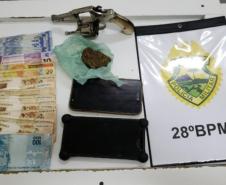 Trio é preso por porte de arma de fogo, envolvimento com drogas e furto no município da Lapa, no Sudeste do estado