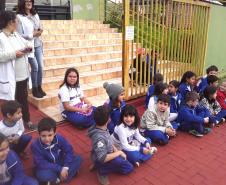 Equipe do Canil de Pato Branco (PR) faz visita à alunos de Escola Municipal União