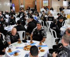 Batalhão da PM rende homenagens a seus integrantes em Ponta Grossa (PR)