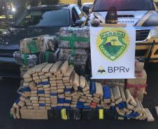 Mais de meia tonelada de maconha e 750 pacotes de cigarros contrabandeados foram apreendidos pelo BPRv no Oeste do estado