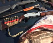BPAmb-FV apreende diversas armas de fogo e resgata cães ao prender cinco homens em Cruzeiro do Oeste (PR) 