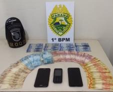 Em Ponta Grossa (PR), PM recupera dinheiro e celulares roubados de agência bancária