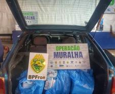 BPFron encontra carro abandonado e apreende contrabando no Oeste do estado