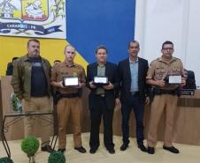 Câmara Municipal de Carambeí homenageia policiais militares por ação heroica na cidade e ingresso na Reserva Remunerada

