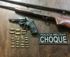 Veículo roubado e com placas clonadas é recuperado pela PM no Oeste do estado; dois homens acabam presos e três armas apreendidas