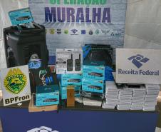 BPFron apreende armas, munições de aproximadamente 850 caixas de cigarros no Oeste do estado