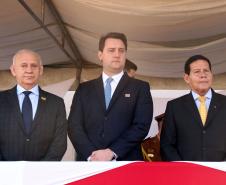 Curitiba, 28 de junho de 2019. Regimento de Polícia Montada comemora 140 anos com solenidade e a participação do presidente em exercício, Hamilton Mourão. Foto: Deputado Ademar Traiano, Governador Ratinho Junior e Presidente em exercício Hamilton Mourão.