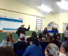 Segurança no trânsito é tema de palestra de policiais em escola municipal de Ponta Grossa