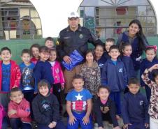 Segurança no trânsito é tema de palestra de policiais em escola municipal de Ponta Grossa