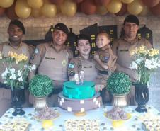 Admiradoras da PM ganham farda e bolo para comemorar aniversário em Guaporema e Moreira Sales (PR)