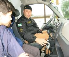 Crianças visitam quartel da PM em Coronel Vivida, no Sudoeste do PR