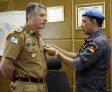 Curitiba, 19 de julho de 2019. Comandante-Geral da PMPR é condecorado pelo Instituto Boina Azul. Foto: Cel Pericles de Matos, Comandante-Geral da PMPR, recebendo a Medalha de Grau Cavaleiro.