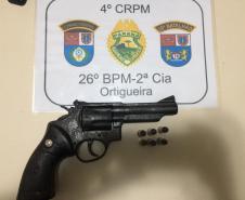 Três homens são presos e arma de fogo é apreendida pela PM nos Campos Gerais