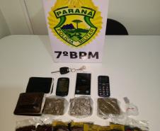 Cinco pessoas são presas além de drogas e objetos apreendidos pela PM no Noroeste do estado