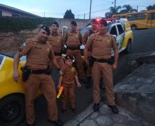 Policiais fazem desvio da Operação União XXV para fazer uma surpresa a pequeno fã