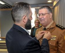 Curitiba, 30 de julho de 2019.  Passagem de Comando Diretoria de Finanças. Foto: Cel. Mauricio Recebendo PEN(broche) da PMPR.