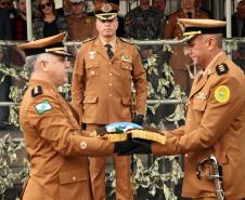 São José dos Pinhais, 02 de agosto de 2019.  Passagem de Comando do 6º CRPM. Foto: Cel. QOPM Valterlei Mattos de Souza entrega a insignia de Comandante do 6º CRPM ao Cel. QOPM Nivaldo Marcelos da Silva.