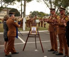 São José dos Pinhais, 02 de agosto de 2019.  Passagem de Comando do 6º CRPM. Foto: Cel. QOPM Valterlei Mattos de Souza, Cel. QOPM Pericles de Matos, Comandante-Geral da PMPR, e o Cel. QOPM Nivaldo Marcelos da Silva, Comadandante do 6º CRPM, inauguram a fotografia do mural de ex-Comandantes do 6º CRPM.