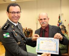 Curitiba, 02 de agosto de 2019. Formatura do CSP turma 2019. Foto: Deputado Federal Sargento Fahur faz a entrega do Diploma ao seu irmão, Ten.-Cel. QEOPM Marco Aurelio Fahur.