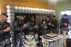 Choque faz surpresa em festa de aniversário de menina que sonha ser policial em Guarapuava (PR)