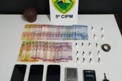 PM prende três homens por tráfico de drogas e um homem por porte ilegal de arma, em Cianorte (PR)