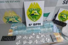 PM prende três pessoas, apreende cocaína e quase R$ 19 mil em dinheiro no Oeste do estado