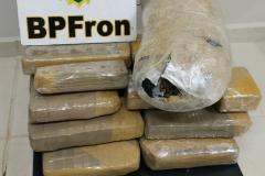 BPFron apreende droga e mercadoria de contrabando em ônibus de viagem no Oeste do Paraná