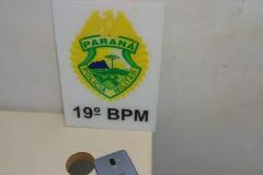 Ao atender ocorrências distintas, PM de Toledo apreende drogas, arma e simulacro 