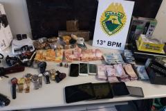  Policiais militares apreendem mais de 2,4 quilos de drogas e recuperaram diversos objetos no Sítio Cercado 