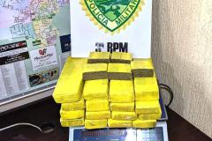 Cinco pessoas são encaminhadas e mais de nove quilos de maconha e crack são apreendidos pela PM no Sudoeste do estado