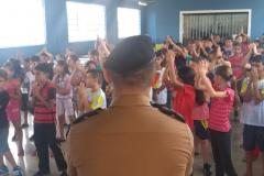 Batalhão da PM realiza 1ª edição de distribuição de presentes de Natal em escola municipal de Guarapuava (PR)