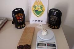PM apreende quase um quilo de maconha e encaminha homem com Mandado de Prisão em Rolândia (PR)