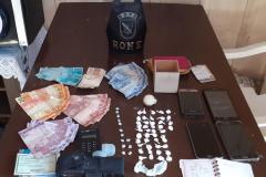 PM deflagra operação contra o tráfico de drogas, furtos e roubos no Litoral; cinco pessoas são presas 