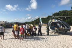 BPMOA resgata mulher na Ilha do Mel (PR) que passou mal durante cruzeiro