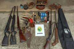 Oito armas são apreendidas e três pessoas são encaminhadas no Sudeste do estado pela PM em situações distintas 