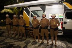 Matimbanda e desfiles de escolas de samba no Litoral levam 800 mil foliões para as ruas no segundo dia de Carnaval 