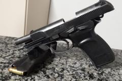 Trio é preso e arma de fogo é apreendida por policiais militares de Rolândia (PR) após denúncia