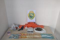 Durante Operação Fronteira, PM prende dois homens e apreende de mais de cinco quilos de maconha nos Campos Gerais