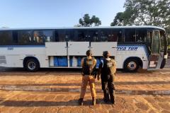Operação na fronteira resulta em dois ônibus com contrabando apreendidos pelo BPFron