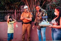 Garoto fã da PM recebe policiais no dia do aniversário em Londrina (PR)