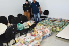 Policiais militares do COPOM de Londrina arrecadam alimentos para famílias carentes 