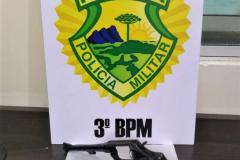 No Sudoeste do estado, PM apreende quatro armas e recupera veículo furtado durante o fim de semana