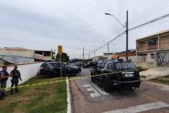 BOPE e Inteligência da PM localizam integrante de facção criminosa e apreendem armas e carro clonado em Araucária (PR), na RMC