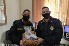 Unidade da PM de Cianorte (PR) homenageia policiais e mães da unidade com cestas de café da manhã