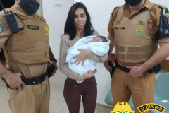 Policiais da 5ª Companhia salvam vida de bebê engasgado em Cianorte (PR)