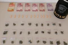 PM encaminha cinco pessoas e apreende 595 porções de drogas em situações distintas no Norte do estado
