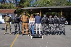 BOPE recebe máscaras de tecido doadas por entidade de proteção animal em Curitiba