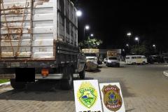 BPFron apreende R$ 1,3 milhão em cigarros contrabandeados e veículos em Guaíra (PR)