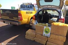 Homem foge de abordagem do BPRv e abandona carro com 350 quilos de maconha no Oeste do estado